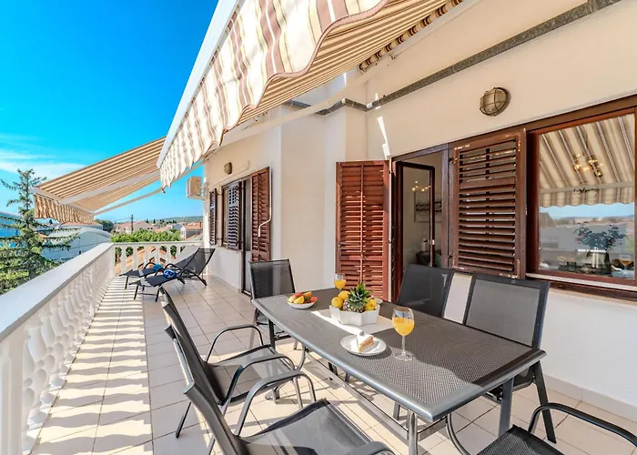 Tinel Apartment Sukosan