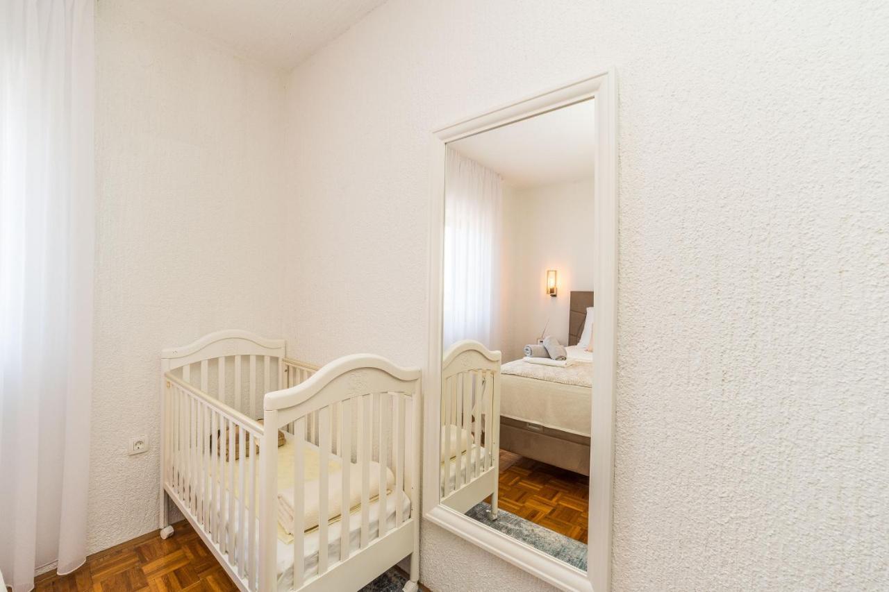 Apartment Tinel