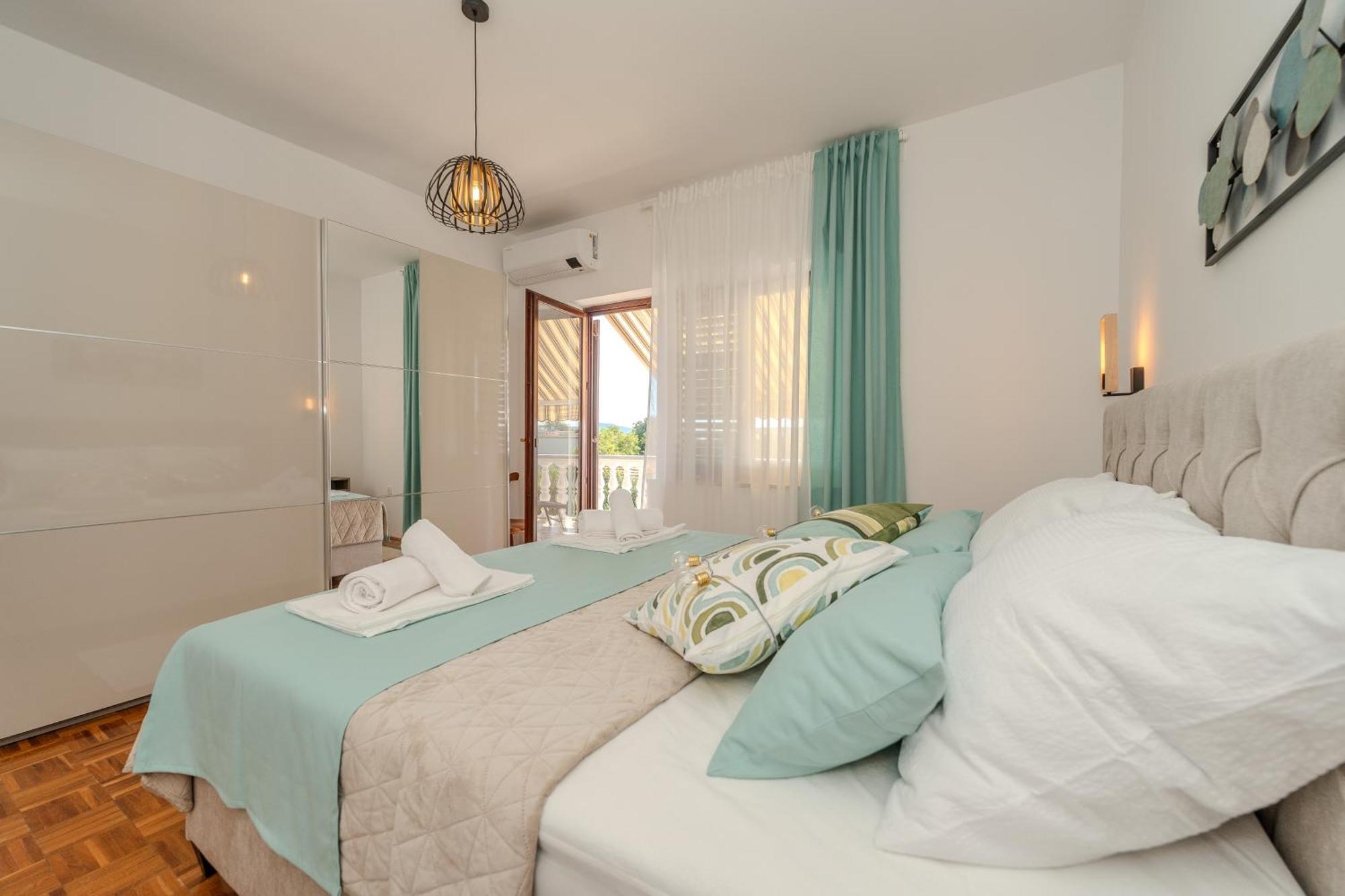 Tinel Apartment Sukosan
