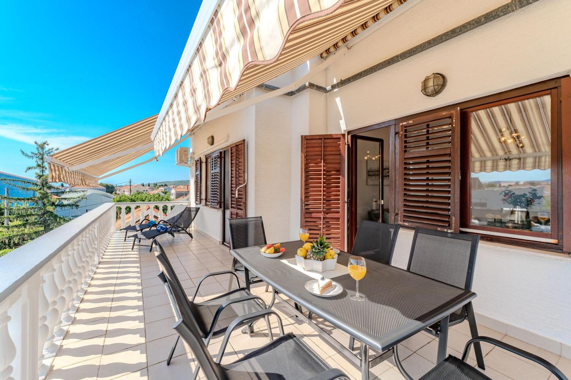 Tinel Apartment
